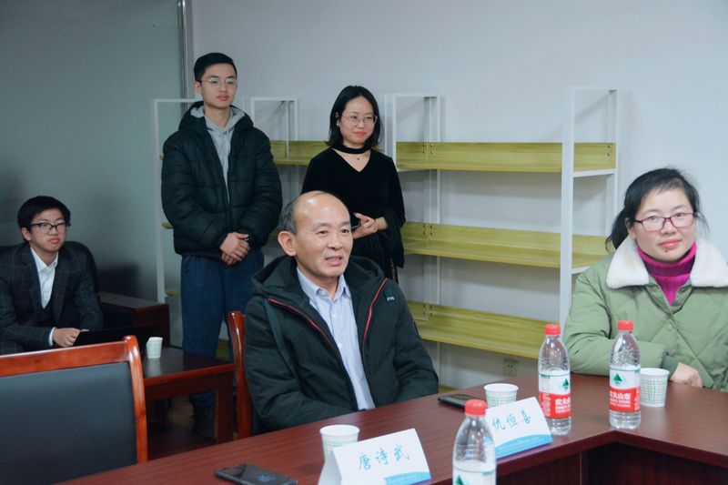 仇院长坐着讲话压缩.jpg