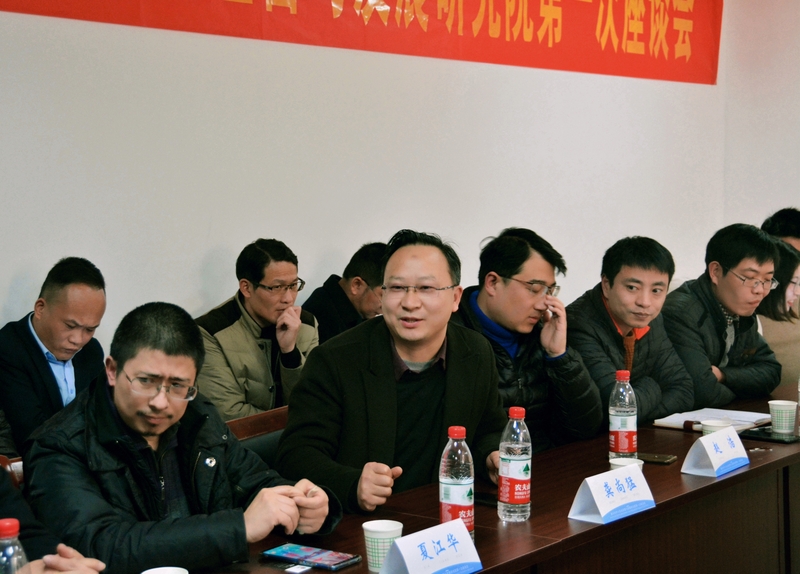龚老师讲话.jpg